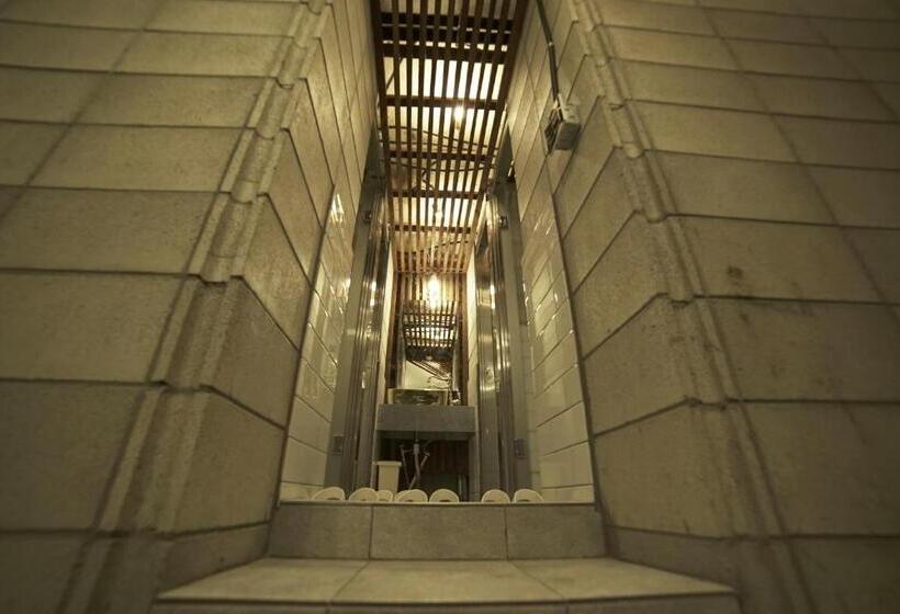 ルームシェアのワンベッド, That House Hongdae