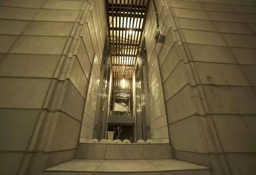 تختخواب در اتاق مشترک, That House Hongdae