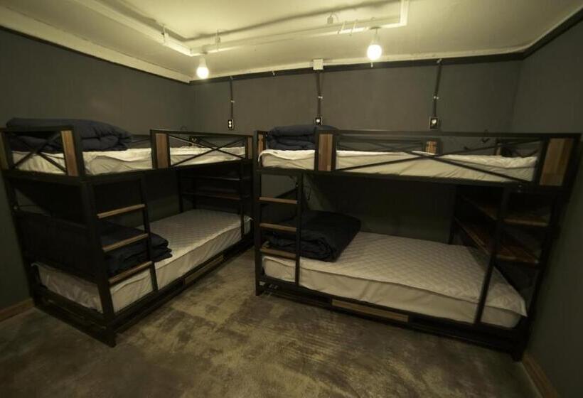 ルームシェアのワンベッド, That House Hongdae