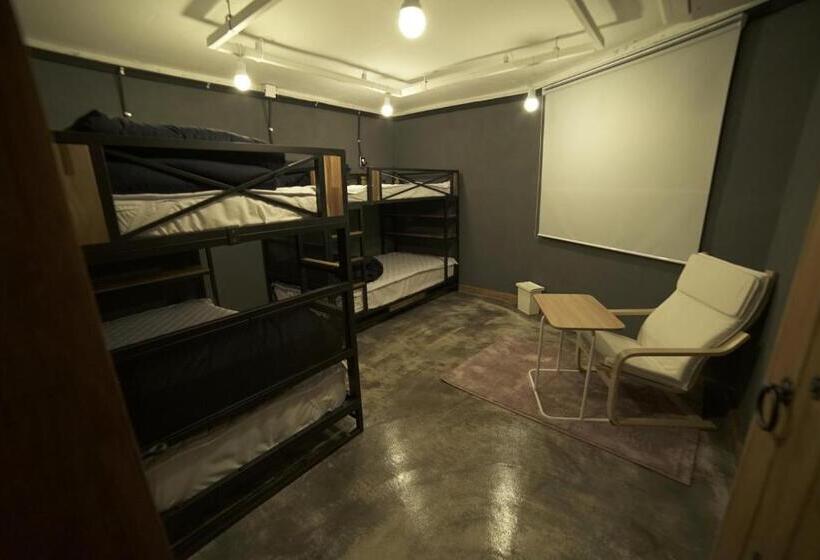 Cama em Quarto Compartilhado, That House Hongdae