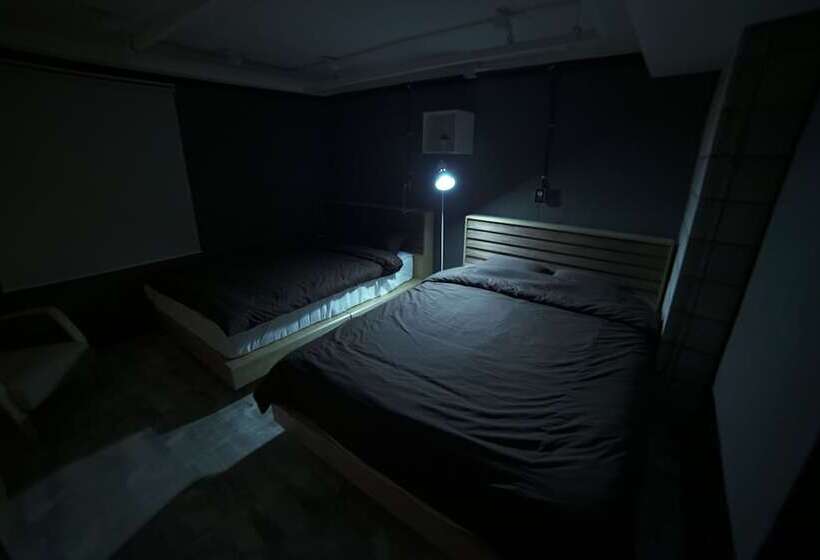 Quarto Familiar, That House Hongdae