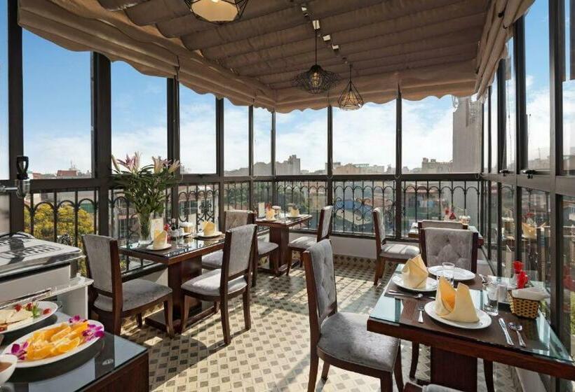 سوییت خانوادگی, Golden Moon Suite Hotel & Travel