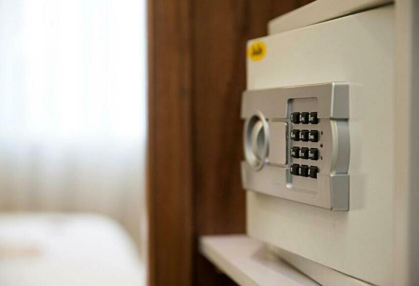 سوییت خانوادگی, Golden Moon Suite Hotel & Travel