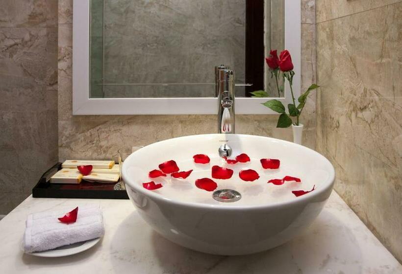 سوییت خانوادگی, Golden Moon Suite Hotel & Travel