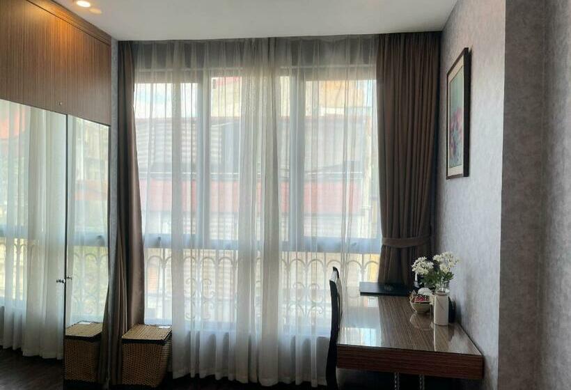 سوییت خانوادگی, Golden Moon Suite Hotel & Travel