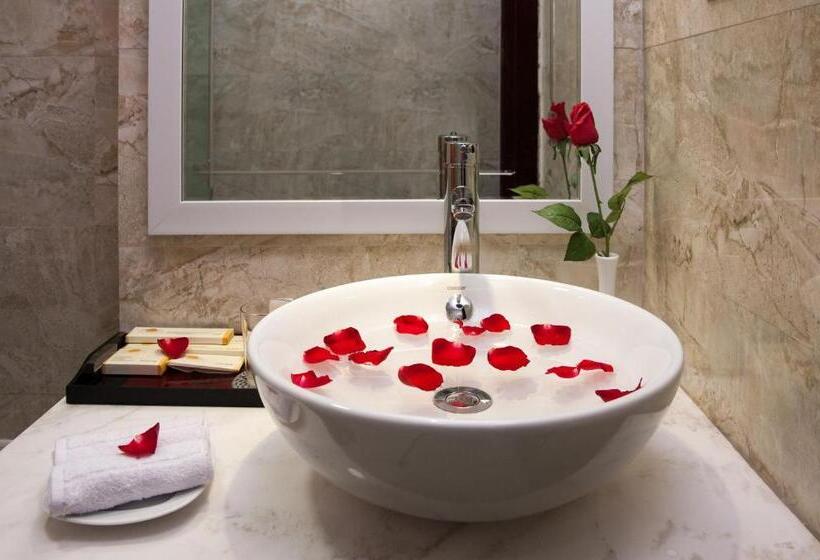 اتاق لوکس, Golden Moon Suite Hotel & Travel