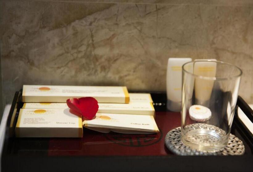 سوییت, Golden Moon Suite Hotel & Travel