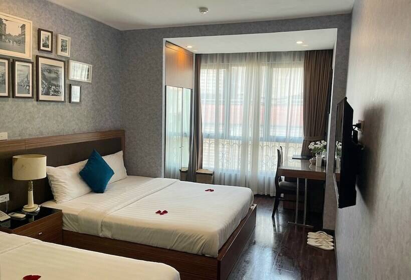 سوییت, Golden Moon Suite Hotel & Travel