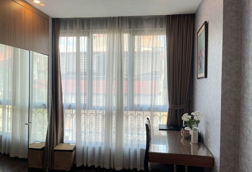 سوییت, Golden Moon Suite Hotel & Travel