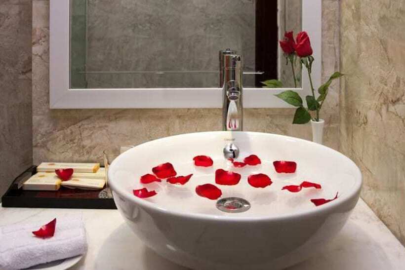 سوییت, Golden Moon Suite Hotel & Travel