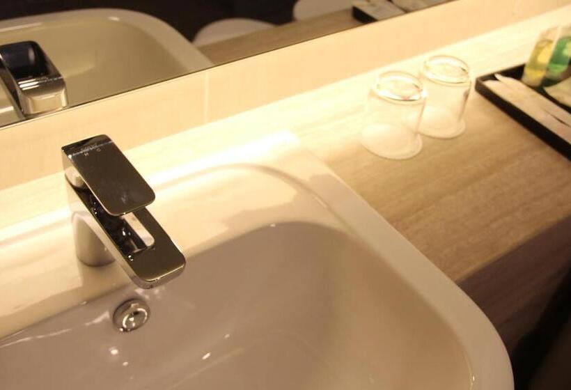 Pokój Deluxe Trzyosobowy, Millesime