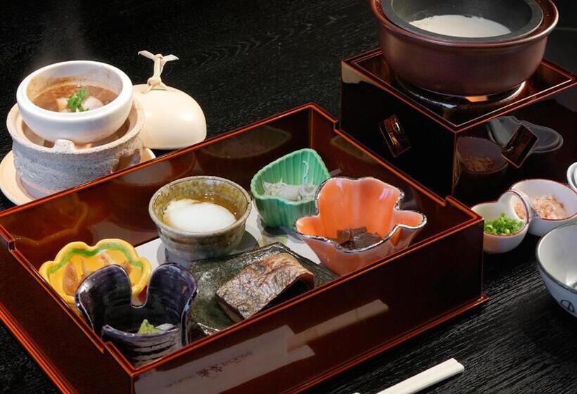 标准三人间, Saiou No Miya