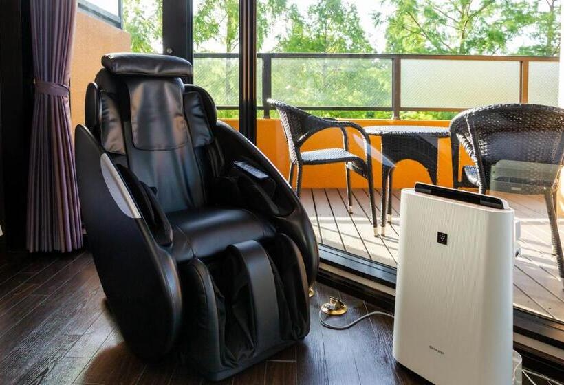 四人标准间, Saiou No Miya