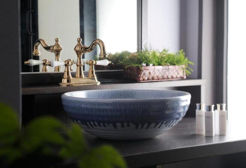 四人标准间, Saiou No Miya