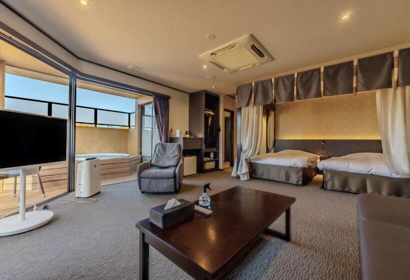 舒适三人间, Saiou No Miya