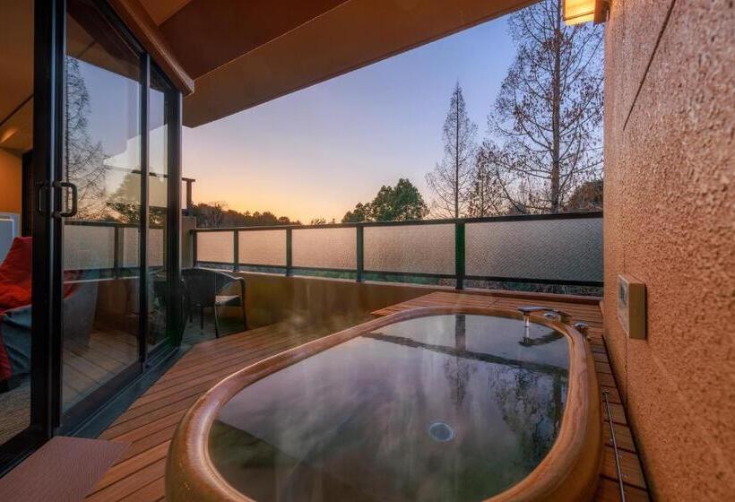 舒适三人间, Saiou No Miya