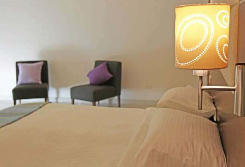 اتاق لوکس, The Hub