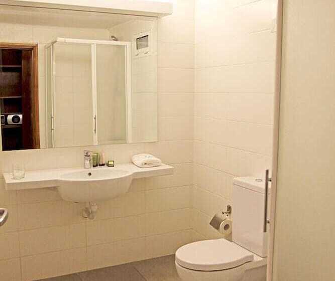 اتاق لوکس, The Hub