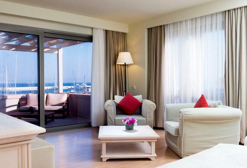 חדר דלוקס עם מרפסת נוף לים, Yacht Club