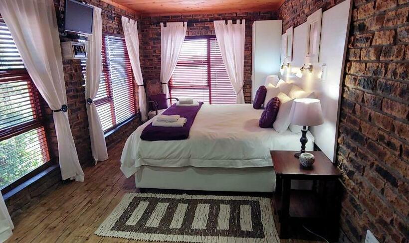 标准间带山景, White Shark Guest House