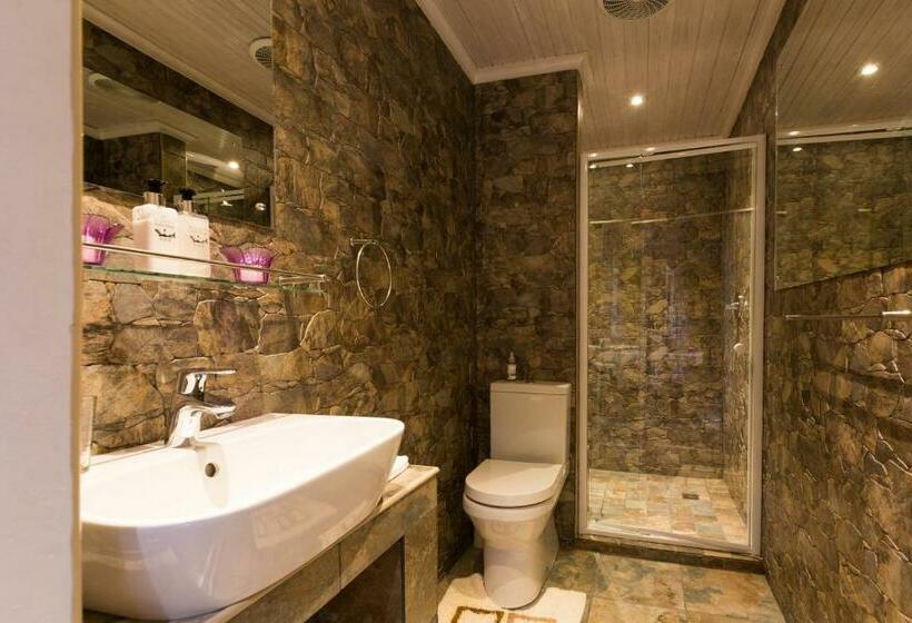 标准间带山景, White Shark Guest House