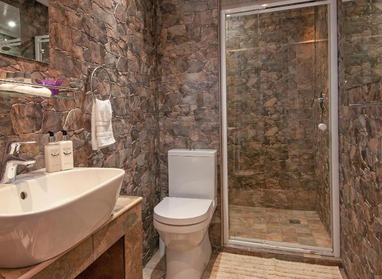 标准间带山景, White Shark Guest House