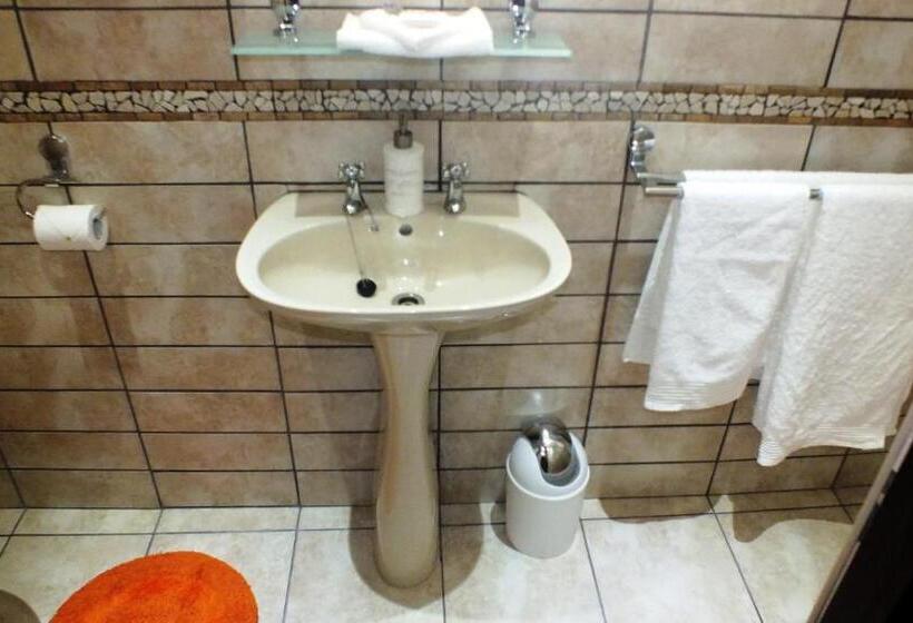 豪华房间, White Shark Guest House