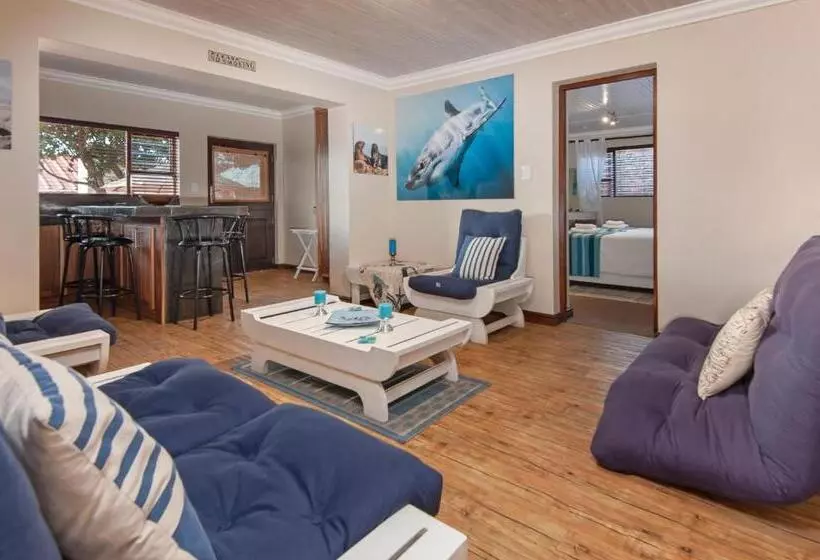 Talo 2 Makuuhuonetta, White Shark Guest House