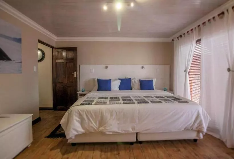 Talo 2 Makuuhuonetta, White Shark Guest House