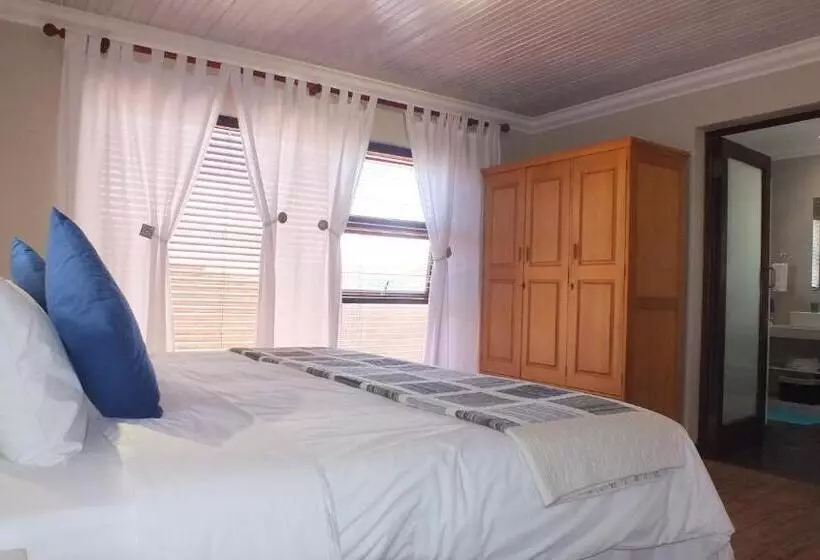 Talo 2 Makuuhuonetta, White Shark Guest House
