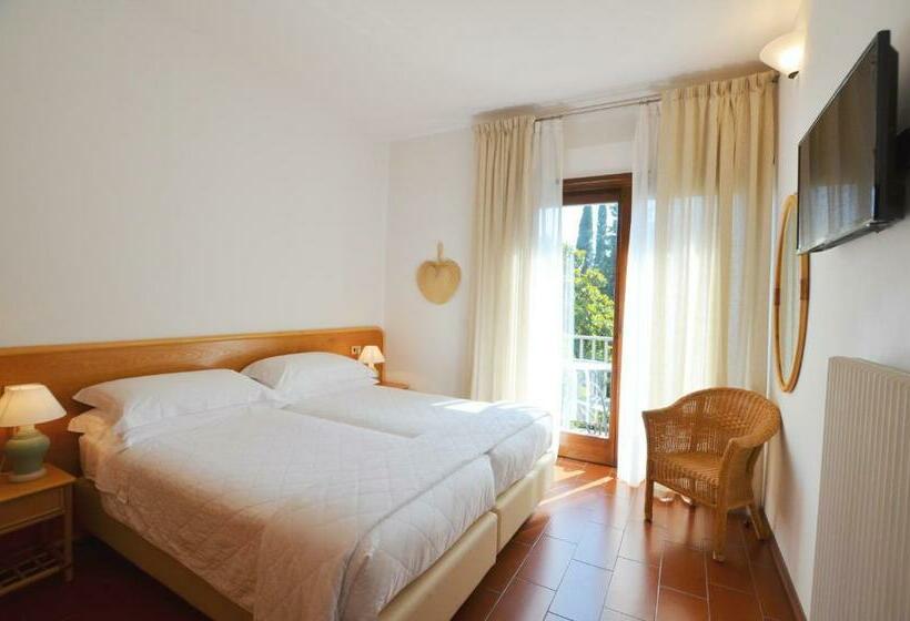 Апартаменты 2 Спальни, Villa Phoenix   Lake Apartments