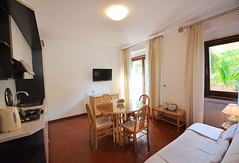 Апартаменты 1 Спальня с Балконом, Villa Phoenix   Lake Apartments