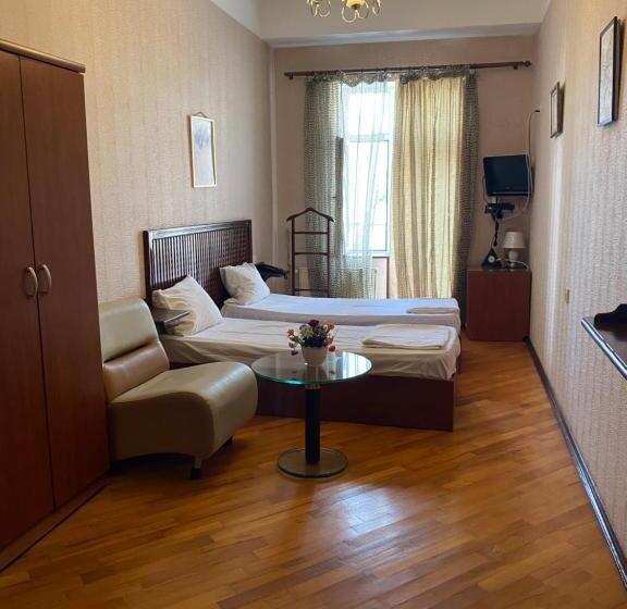 اتاق اکونومی, Surf