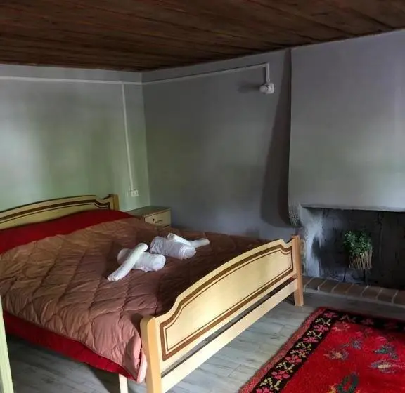 Standardrum, Guesthouse Kujtimi