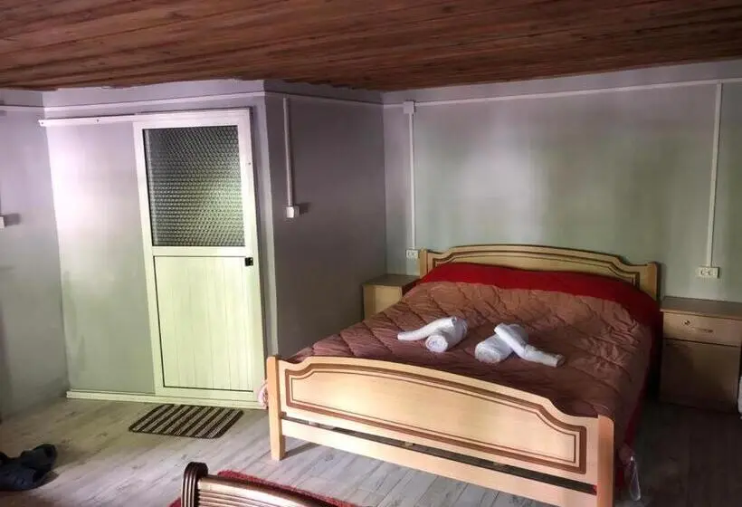 Standardrum, Guesthouse Kujtimi