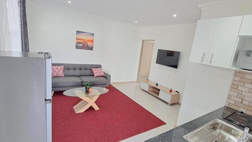Президентский Люкс, Haresca Luxury Accommodation Parow