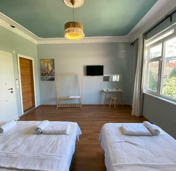 חדר דלוקס לשלושה, Antalya B&b