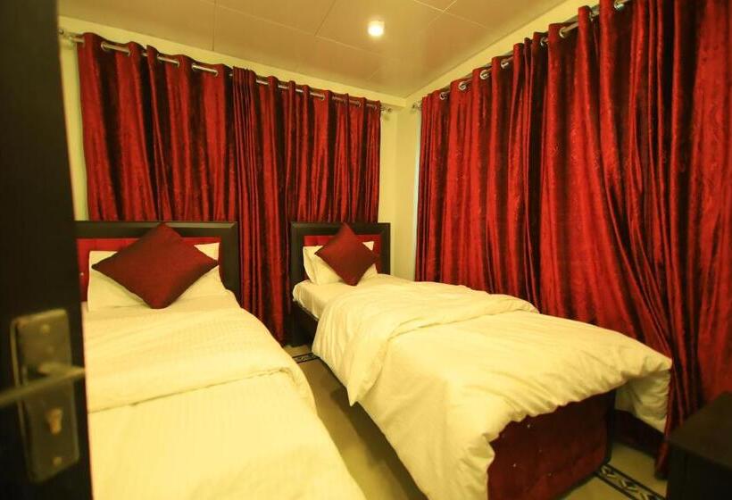 اتاق لوکس با بالکن, Candle Wood