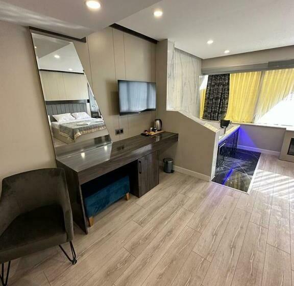 اتاق لوکس با بالکن, Meros