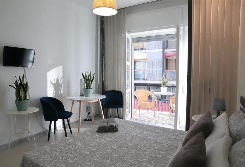 اتاق استاندارد با بالکن, Suite & Premium Room   Centro Bari   Stazione