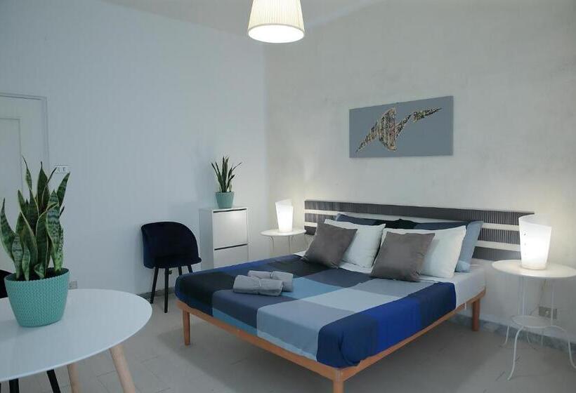 اتاق استاندارد با بالکن, Suite & Premium Room   Centro Bari   Stazione