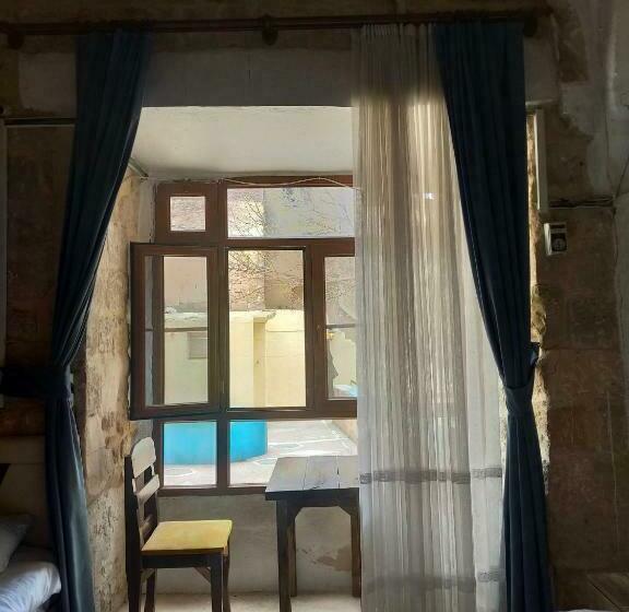 اتاق استاندارد سه نفره, şahmaran Buti̇k Otel