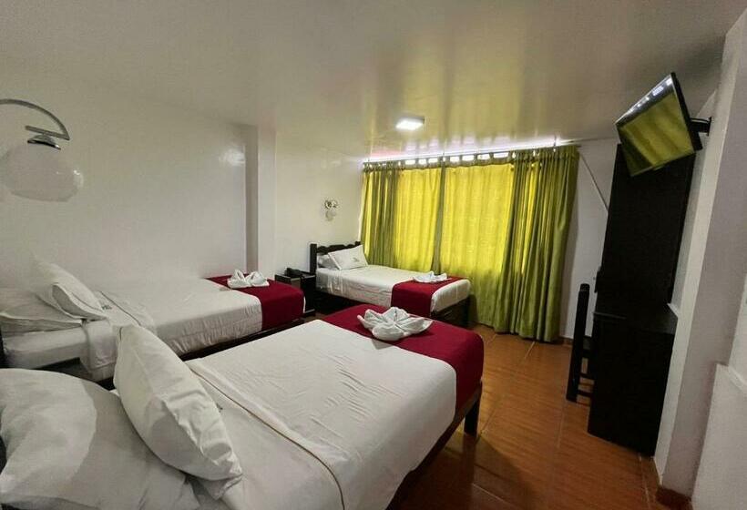 غرفة قياسية ثلاثية, Fiorella Paracas