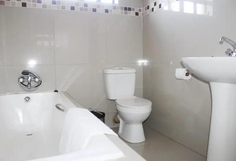 اتاق خانوادگی, Mmathaba Guest House