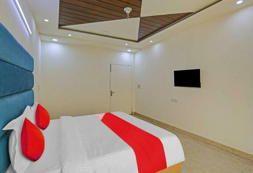 Quarto Triplo Clássico, Golden Key Inn Punjabi Bagh