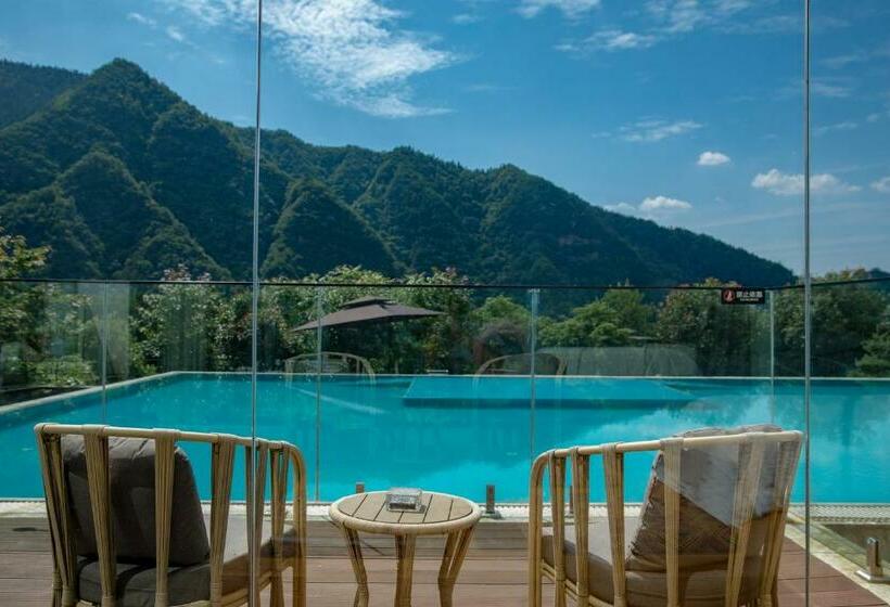 חדר סטנדרט עם מרפסת, Avatar Mountain Resort