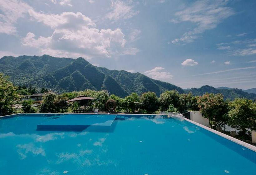 חדר סטנדרט עם מרפסת, Avatar Mountain Resort