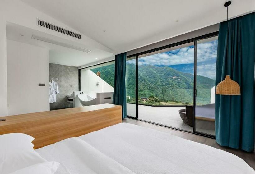 חדר סטנדרט עם מרפסת, Avatar Mountain Resort