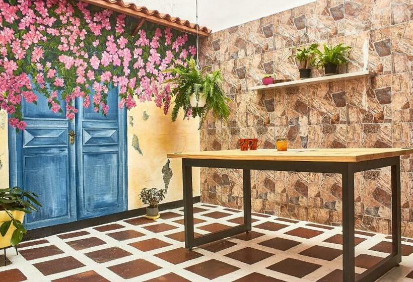 اتاق اکونومی, Hostal Astroblue