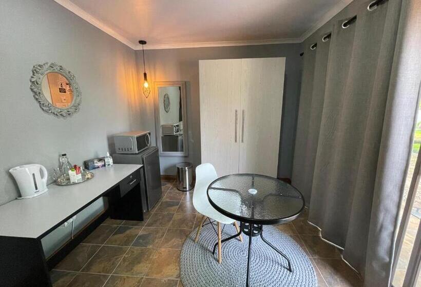 身障者適用スタンダードルーム, Moments Guest House